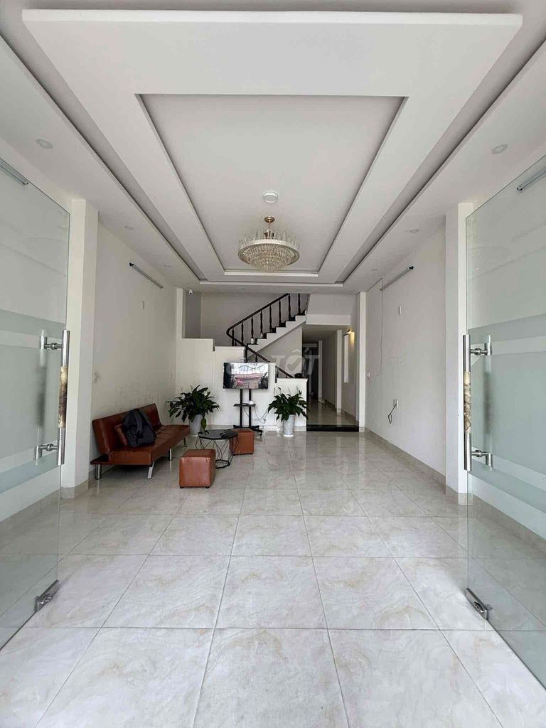 Nhà ỷ lan nguyên phi, 3pn, giá 18tr