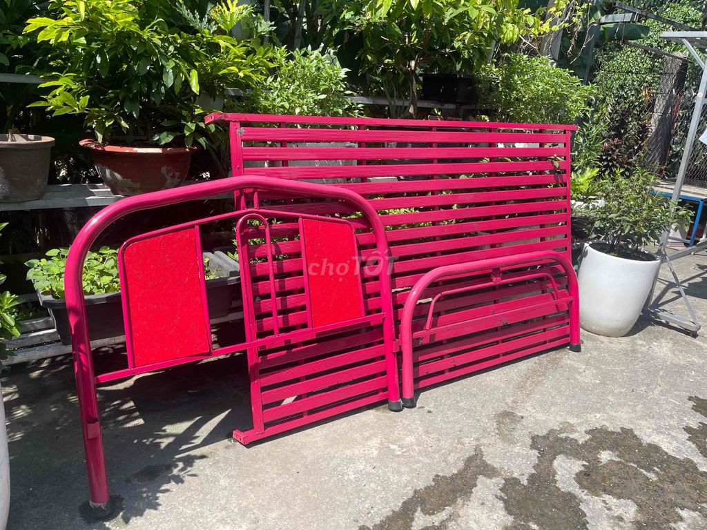 Giường sắt Hồng 1.2x2.2m 95% mới. Mua bán Giường, chăn ga gối nệm tại Huyện Hóc Môn Tp Hồ Chí Minh được đăng bởi Mattsu hình 1