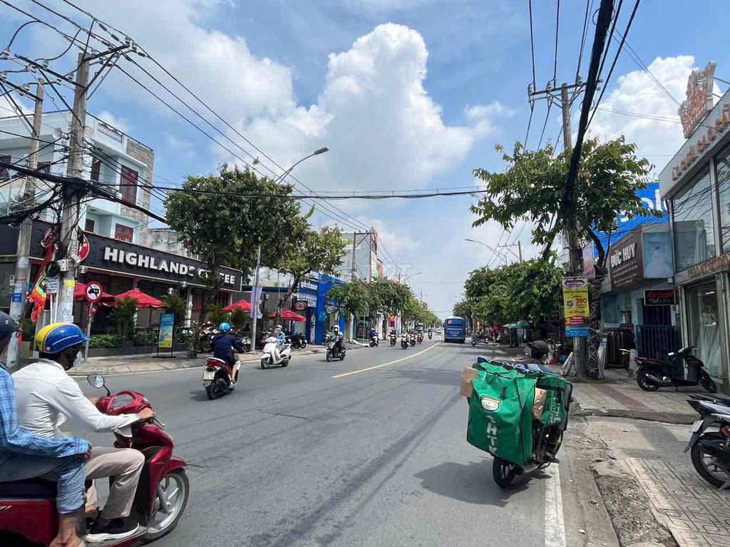 cho thuê nhà mặt tiền đường dân chủ. bình thọ. thủ đức