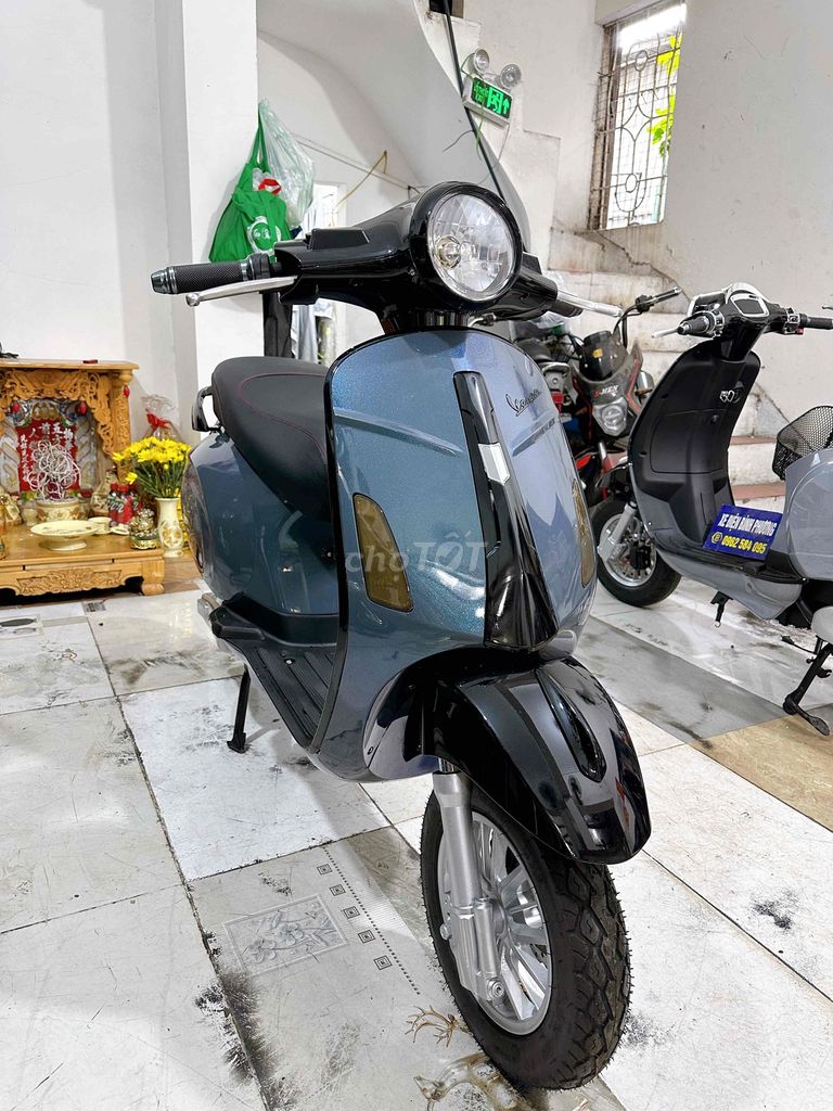 Электрический скутер Vespa для серфинга на зеленой батарее gtdd