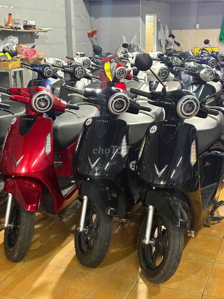 Подержанный электрический скутер VinFast Evo Max, черный