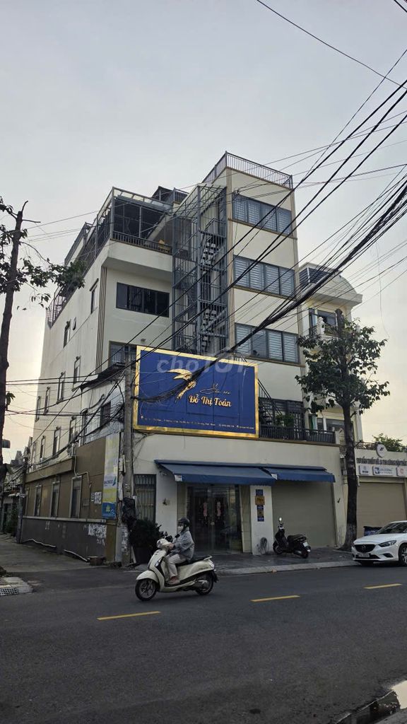 Cho thuê nhà 2 mặt tiền Võ Thị Sáu Dĩ An 1.100m2 sàn, có thang máy