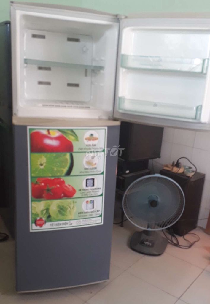 0827642424 - Tủ lạnh Electrolux 228L đang xài tốt