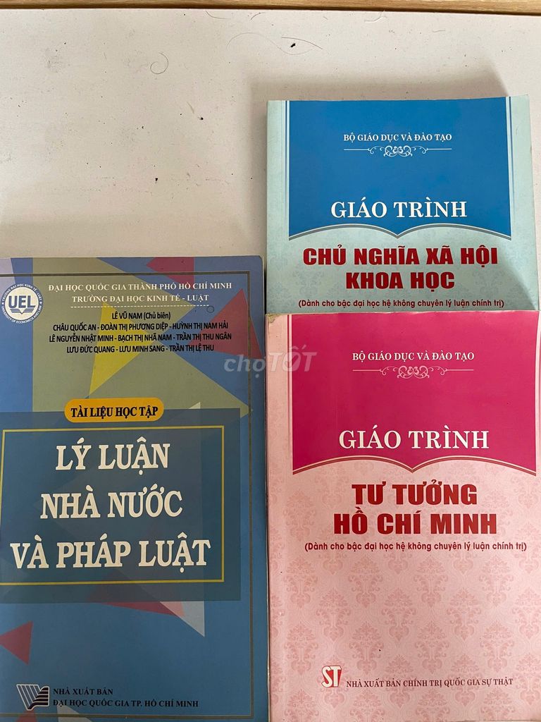 Sách giáo trình chính trị cho hệ đại học