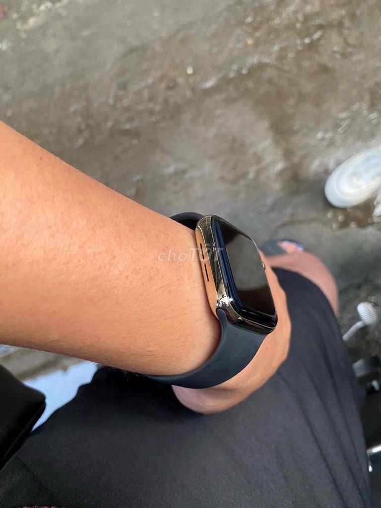 Apple Watch Series 5 bản thép