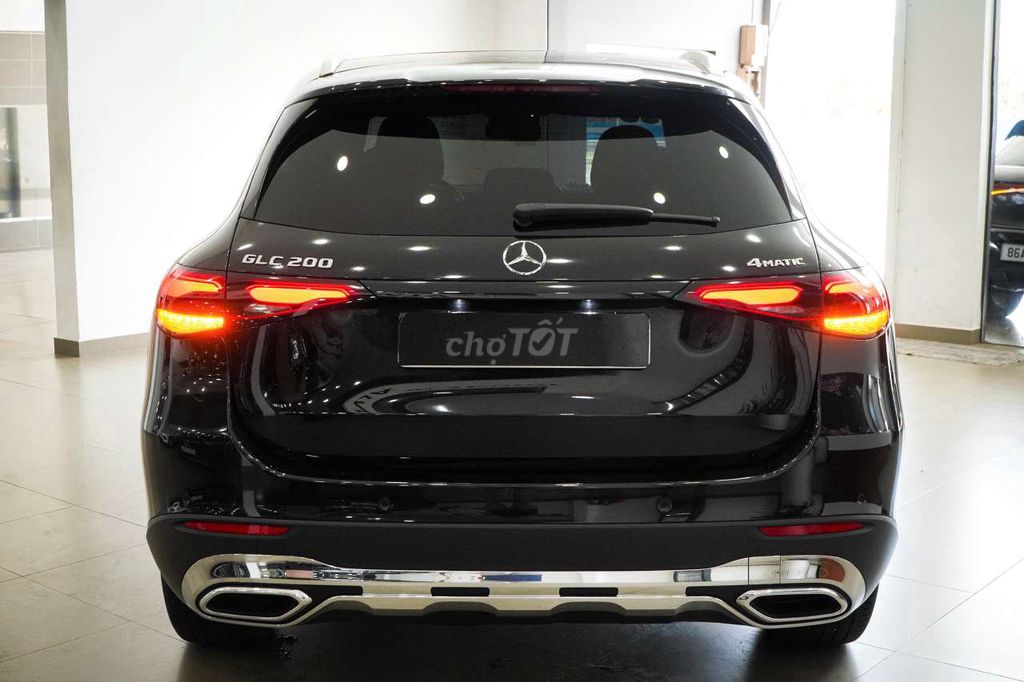 Mercedes-Benz GLC 200 4MATIC 2024 в отличном состоянии