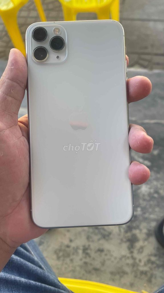 Apple iPhone 11 Pro Max 64GB Bạc. Mua bán Điện thoại tại Huyện Phù Cát Bình Định được đăng bởi Tuấn hình 1