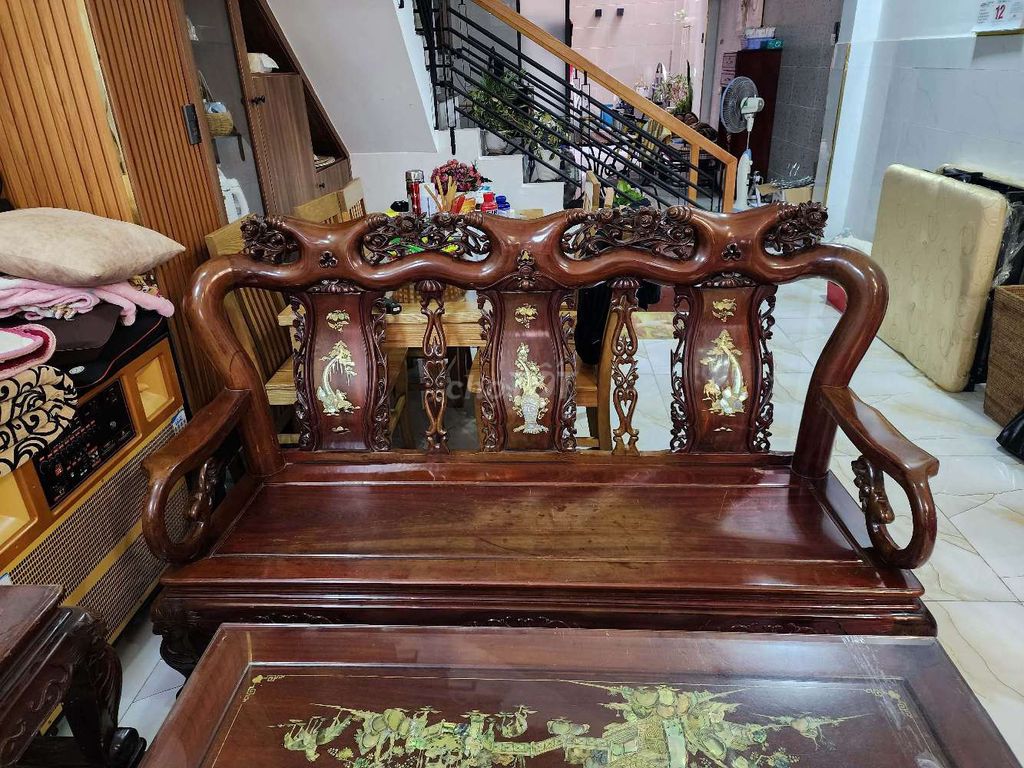 Bộ bàn ghế Gỗ sơn huyết Nâu đỏ 4 món. Mua bán Bàn ghế tại Quận Bình Tân Tp Hồ Chí Minh được đăng bởi Trần Thị Phương Thảo hình 1
