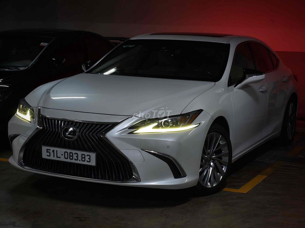 Lexus ES250 2018 Красивый коричневый белый
