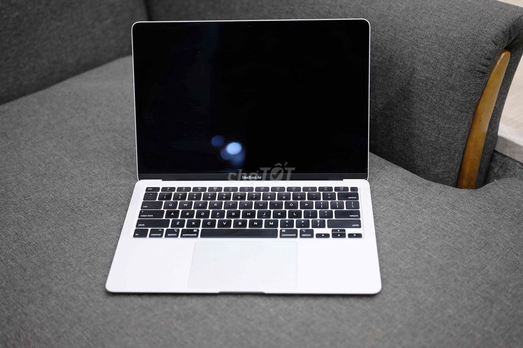 Apple MacBook Air M1 8GB/256GB Bạc 99%. Mua bán Laptop tại Thành phố Vũng Tàu Bà Rịa - Vũng Tàu được đăng bởi Bảo Bảo hình 1