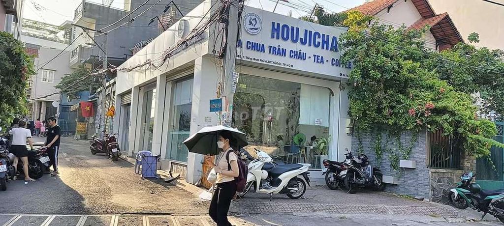 Sang quán góc đối diện trường đại học