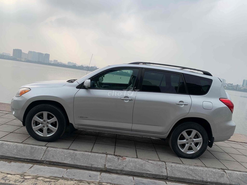 Toyota RAV4 Limited 3.5 4WD viên chức dùng từ mới