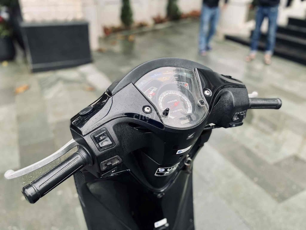 SH 125 ý , nhập 3 cục , máy rin ,odo chuẩn 50ngàn. Mua bán Xe máy tại Thành phố Huế Thừa Thiên Huế được đăng bởi Trần Quý hình 6