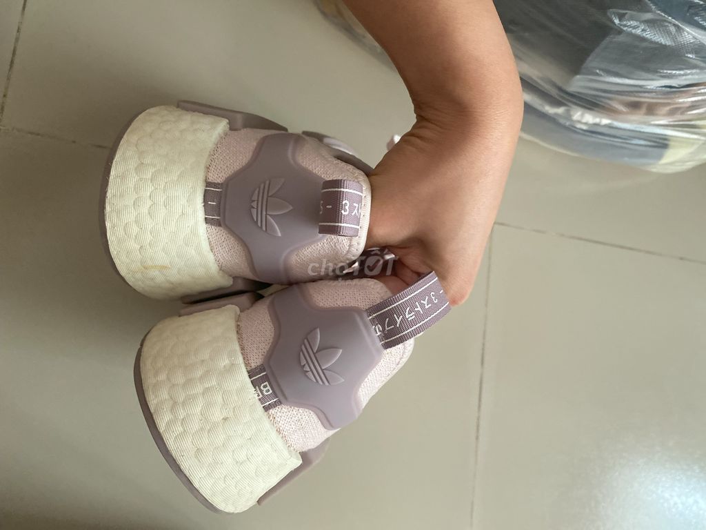 Adidas NMD_R1 size 5 UK (23.3 cm) mới trên 96%