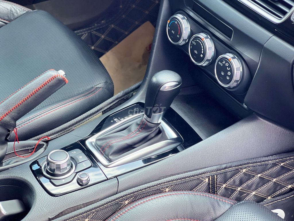Mazda 3 1.5 AT Hatchback 2015 - 48000km. Mua bán Ô tô tại Thành phố Dĩ An Bình Dương được đăng bởi Siêu Thị Ô Tô Bình Dương  hình 11