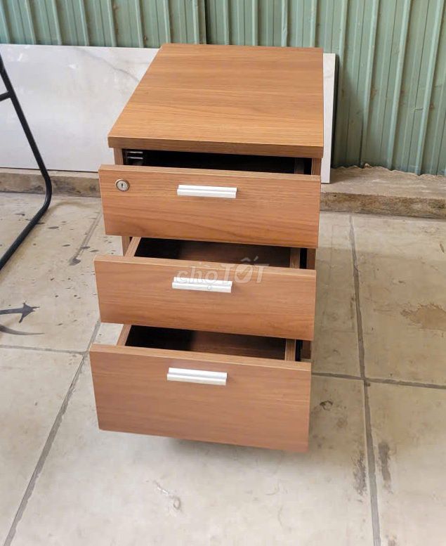 Hộc tủ di động Gỗ Nâu 3 ngăn như mới,tủ đầu giường. Mua bán Tủ, kệ gia đình tại Quận Gò Vấp Tp Hồ Chí Minh được đăng bởi PHÚ NHÀN NỘI THẤT THANH LÝ SÀI GÒN hình 1