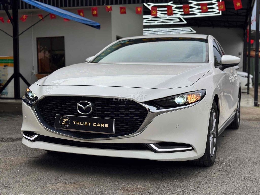 Mazda 3 1.5 Luxury - Sedan - 23.000km. Mua bán Ô tô tại Quận 8 Tp Hồ Chí Minh được đăng bởi Cửa hàng ô tô cũ TRUST CARS hình 4