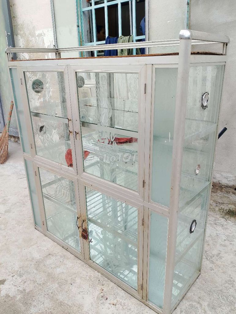 Tủ chén Kính Nhôm Bạc Cỡ lớn. Mua bán Tủ, kệ gia đình tại Quận Liên Chiểu Đà Nẵng được đăng bởi Nhi hình 1