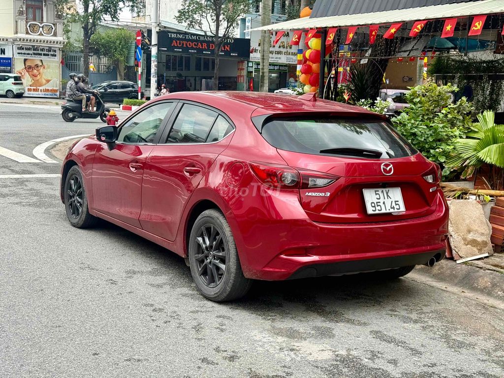 🚘 Mazda3 Sport красный 5 мест