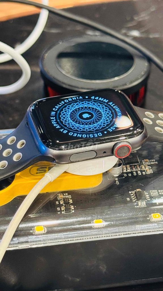 Apple Watch Series 4 mỹ LTE 44mm dây zin