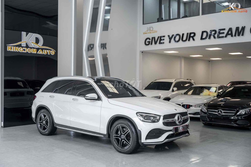 Mercedes GLC300 AMG Màu Trắng siêu lướt & rất đẹp