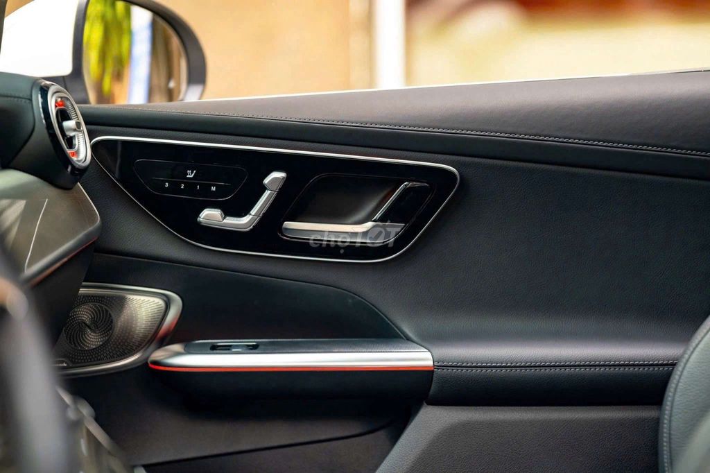 E cần bán Mercedes-Benz GLC300 AMG 4Matic sx 2023. Mua bán Ô tô tại Quận Tây Hồ Hà Nội được đăng bởi NGUYỄN TẢO hình 6