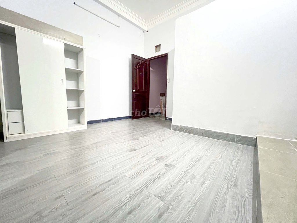 PHÒNG MỚI SẴN MÁY LẠNH DỌN VÀO Ở NGAY GIÁ CHỈ 2TR600