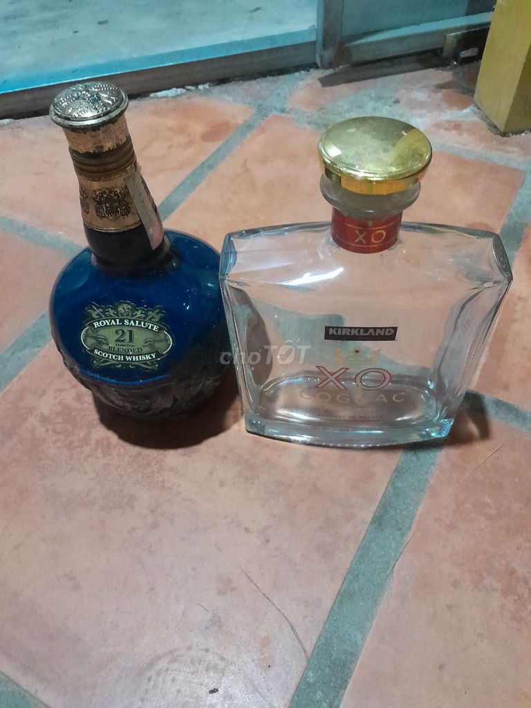 Vỏ chai rượu Royal Salute 21 Kirkland XO. Mua bán Đồ sưu tầm, đồ cổ tại Quận 12 Tp Hồ Chí Minh được đăng bởi Nguyễn Việt  hình 1