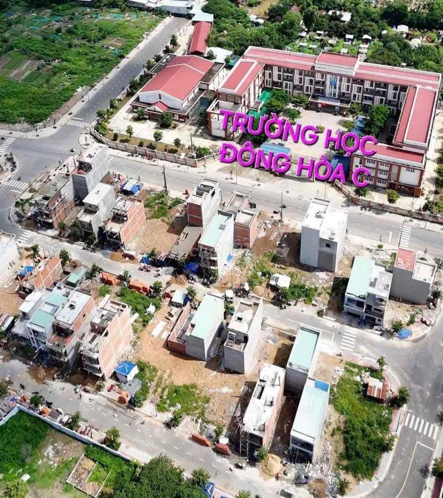 đất đẹp ngay trường Đông Hoà C , Đông Hoà giá 3 tỷ 250 bớt Lộc