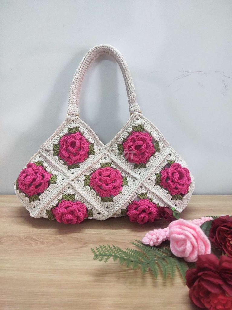 Free ship Túi xách hoa hồng handmade thời trang. Mua bán Túi xách tại Huyện Hóc Môn Tp Hồ Chí Minh được đăng bởi Luong Thuy Nga hình 4