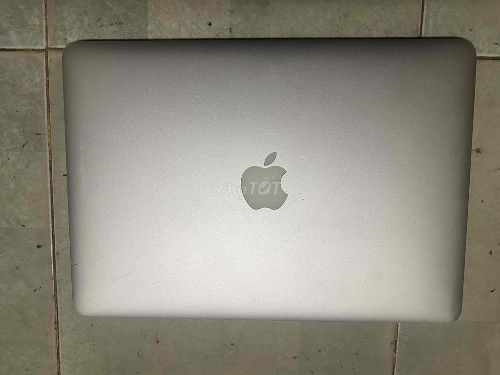 macbook air late 2015 13” i5 ram 8 ssd 128