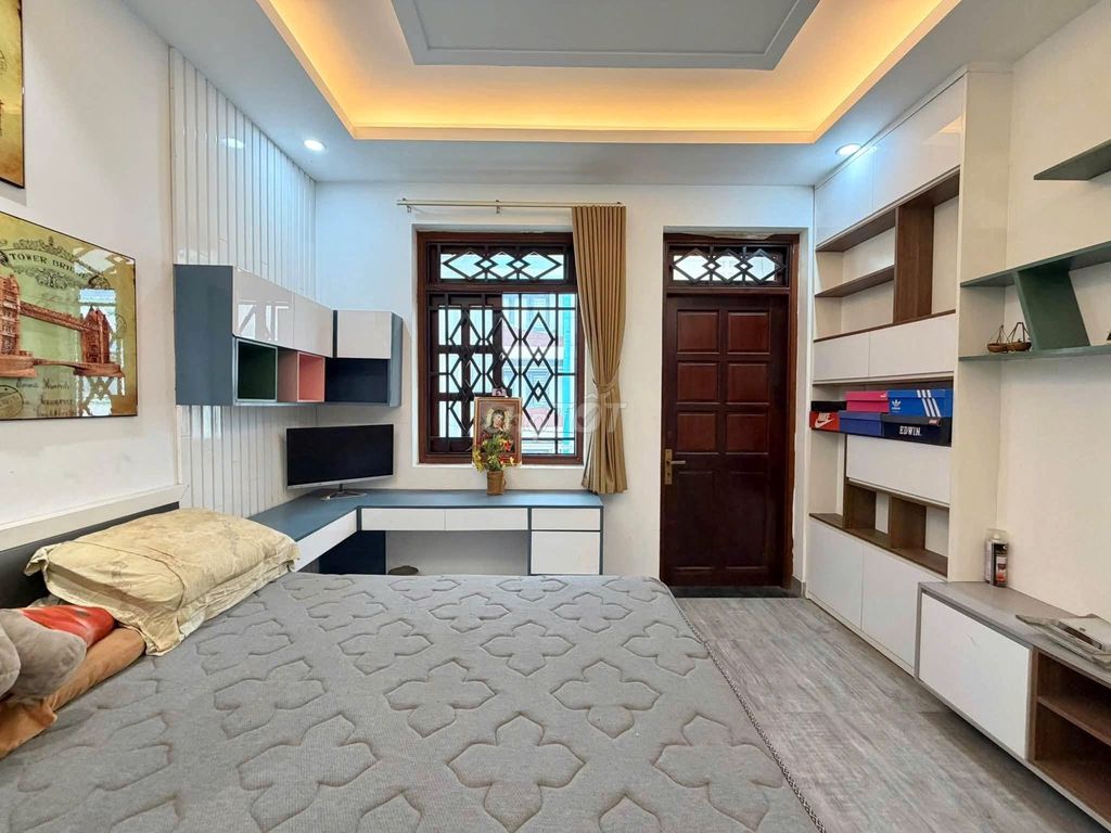 Пластиковый дом в переулке для автомобилей, Бинь Тхань, 92 м², Нхухау, 4 этажа, 13,5 миллиарда