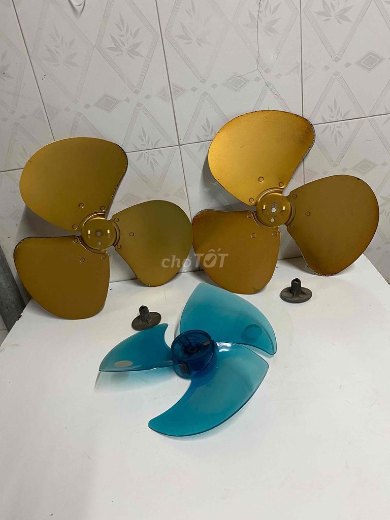 Quạt Sanyo Vàng 40cm. Mua bán Quạt tại Quận Bình Tân Tp Hồ Chí Minh được đăng bởi Vu Trung  hình 1