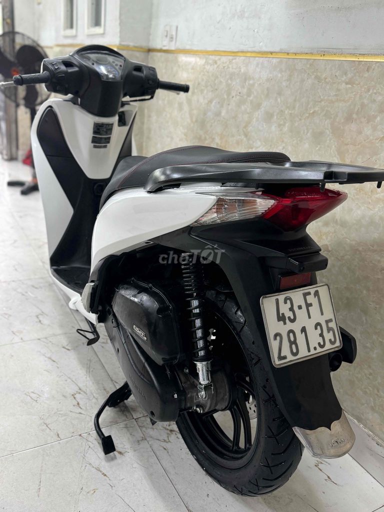 SH 125 khoá ga đời 2016 trắng đen 43F1-281.35. Mua bán Xe máy tại Quận Sơn Trà Đà Nẵng được đăng bởi Minh Dũng bán trả góp 136 vân đồn  hình 4