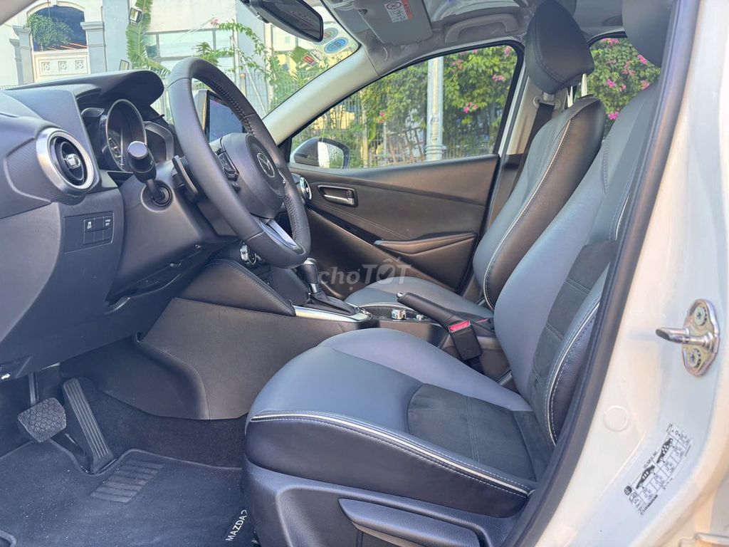 Mazda 2 Luxury model 2021 màu trắng sedan. Mua bán Ô tô tại Quận 12 Tp Hồ Chí Minh được đăng bởi Xuân Trường hình 8