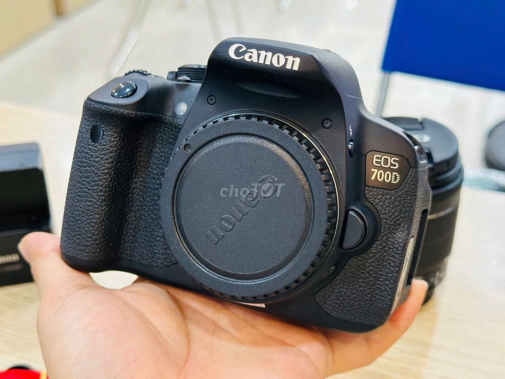 Máy ảnh Canon 700D Đen. Mua bán Máy ảnh, Máy quay tại Quận Đống Đa Hà Nội được đăng bởi Thế Hoàng hình 1