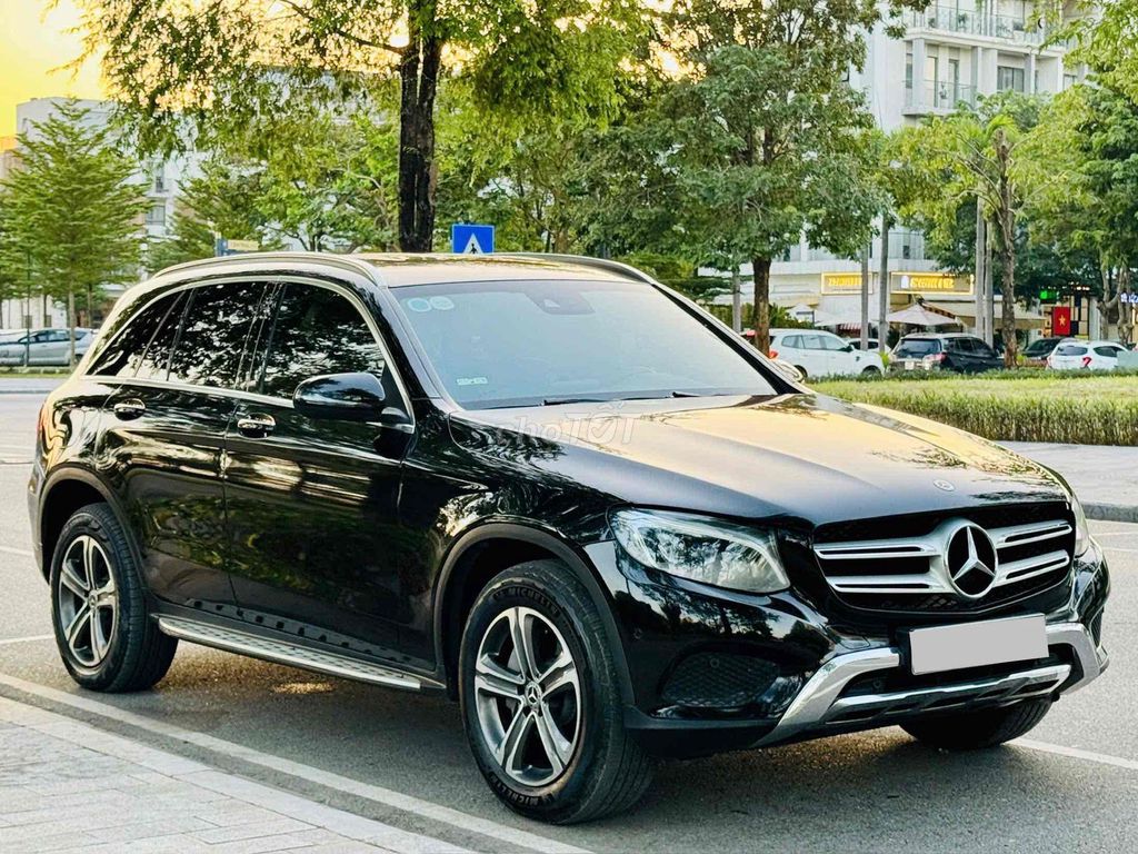 Mercedes Benz GLC 2017 250 4MATIC  - 70000 km. Mua bán Ô tô tại Quận Hoàng Mai Hà Nội được đăng bởi Mr Tài hình 1