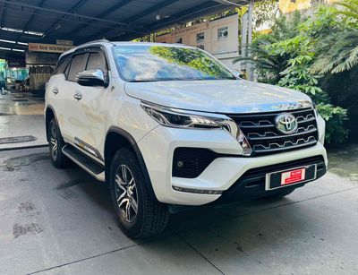 Fortuner dầu tự động trắng 2022 đi lướt bao ra tên