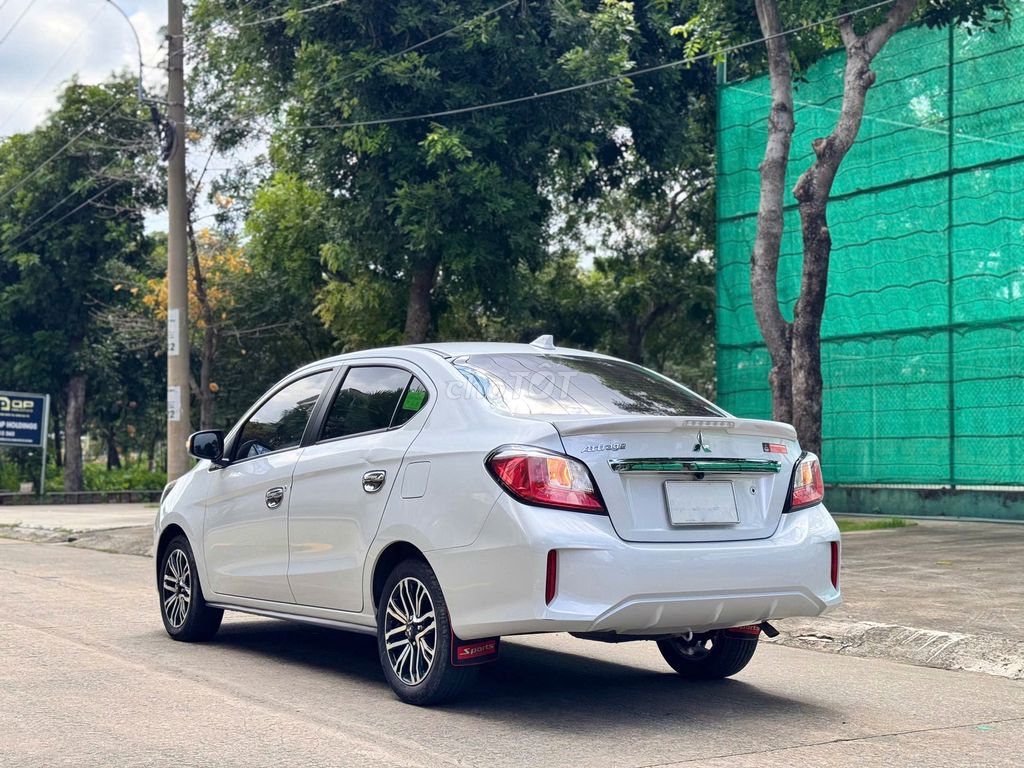 Белый Mitsubishi Mirage, 5 мест, бензин
