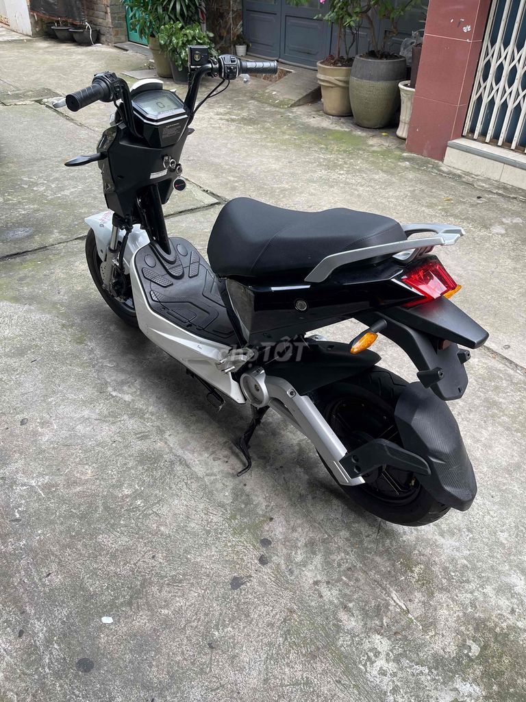 Xe máy điện VinFast Impes Trắng đen. Mua bán Xe điện tại Huyện Bình Chánh Tp Hồ Chí Minh được đăng bởi Cường hình 4