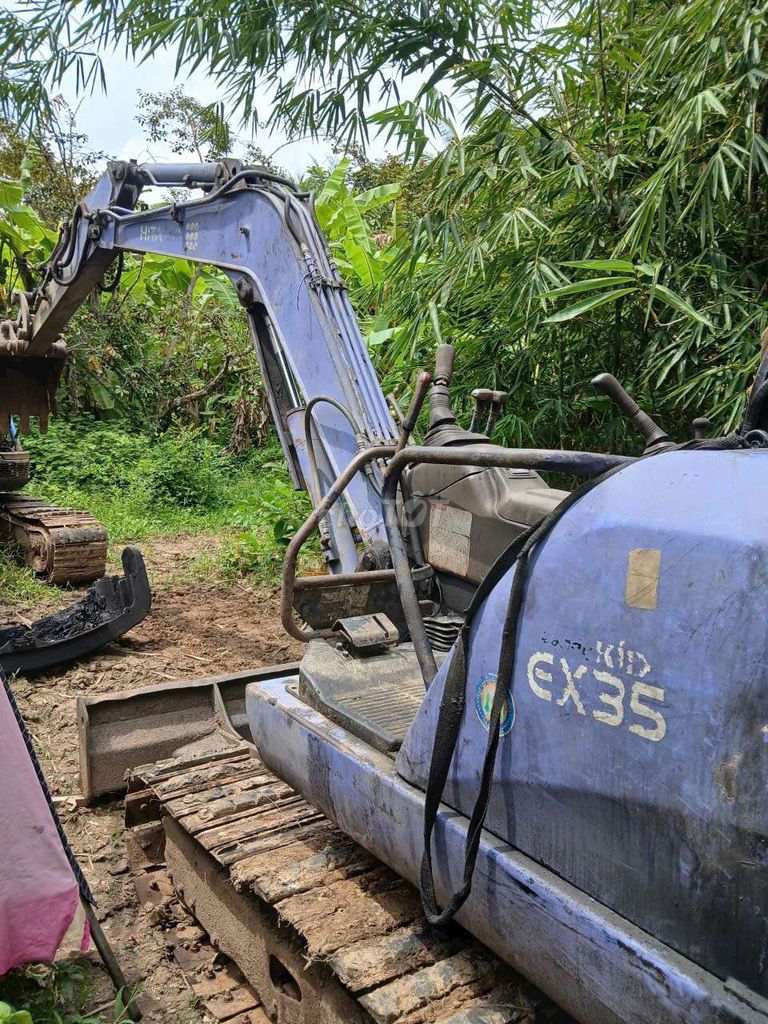 Xe cuốc hitachi. Mua bán Phương tiện khác tại Huyện Châu Thành Tiền Giang được đăng bởi le nguyen phu an hình 1