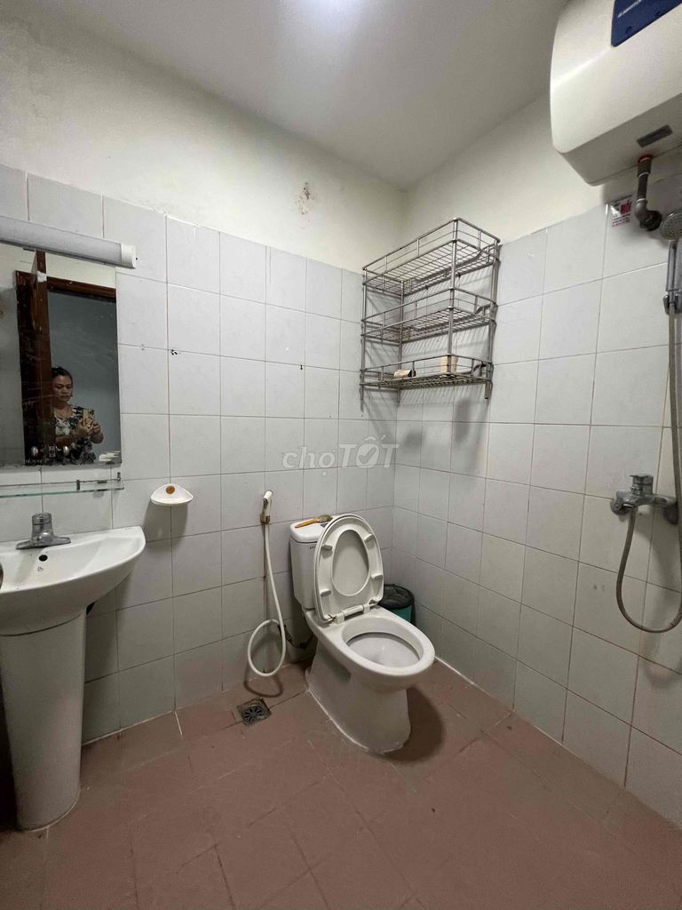 Дом целиком в районе Тхань Нян, пл. 100м², с мебелью