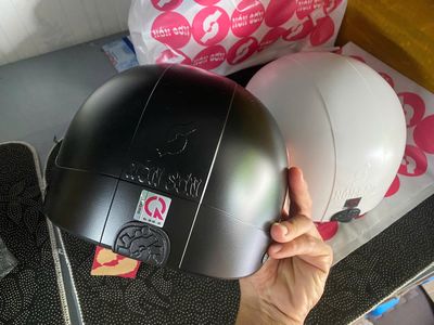 Nón sơn - new ( Trắng + đen ). Mua bán Phụ kiện thời trang khác tại Thành phố Thủ Dầu Một Bình Dương được đăng bởi Tuấn