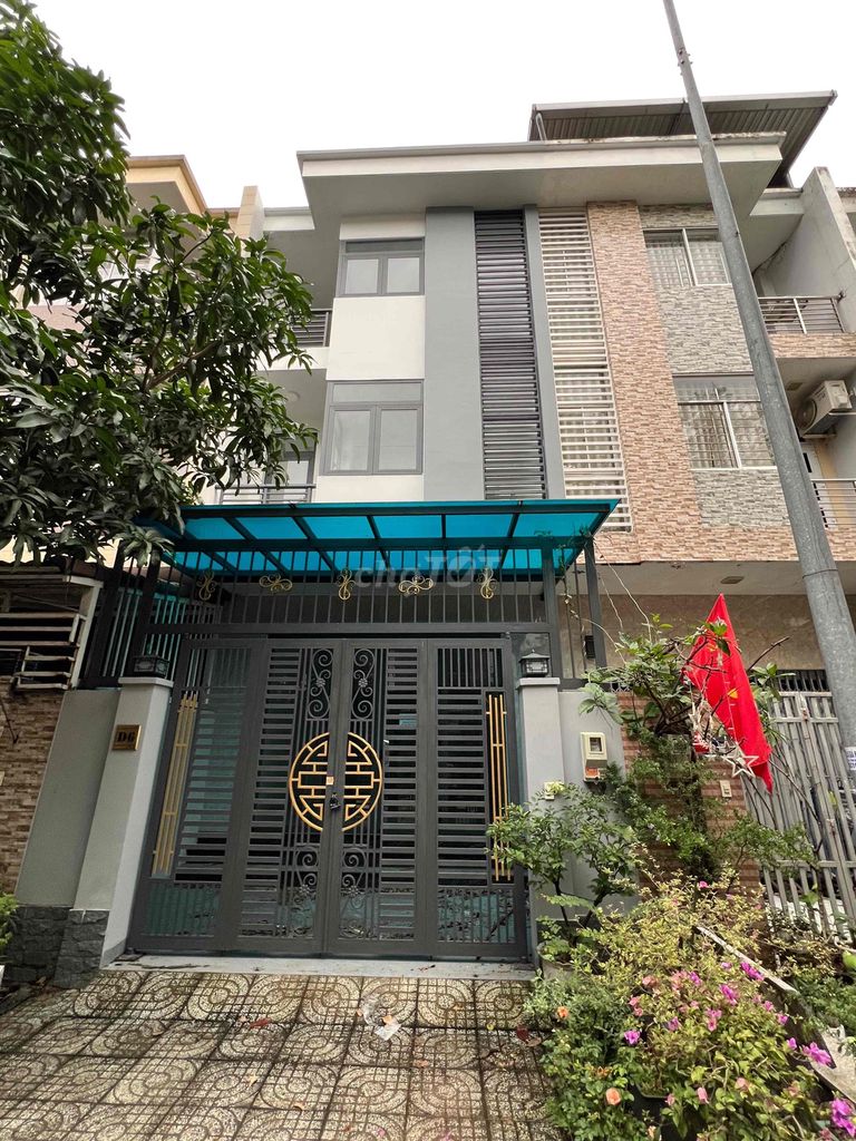 Cho thuê văn phòng, nhà nguyên căn vừa mới hoàn thiện đẹp. Chính chủ