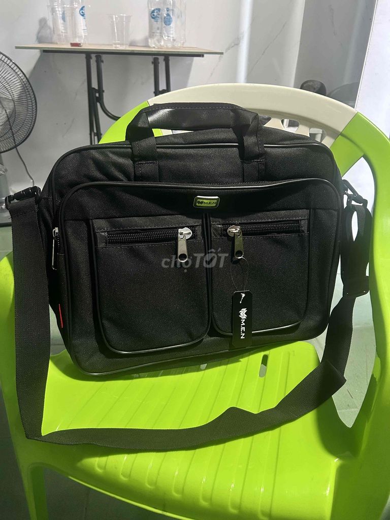 Cặp đeo chéo Unisex Vải Đen 30x40. Mua bán Túi xách tại Quận Sơn Trà Đà Nẵng được đăng bởi Phạm Thiên Kim hình 1