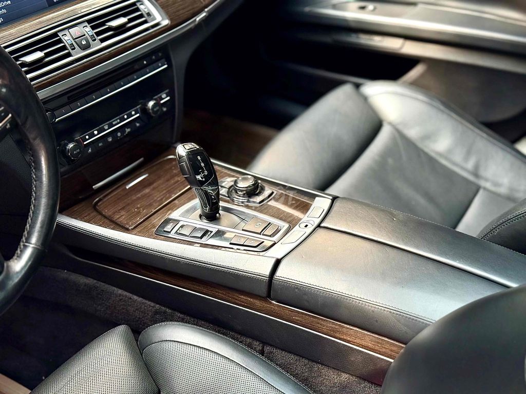 BMW 7 Series 2009 F02 new model dkld 2011. Mua bán Ô tô tại Quận Tân Phú Tp Hồ Chí Minh được đăng bởi Lê Băng Vinh hình 11