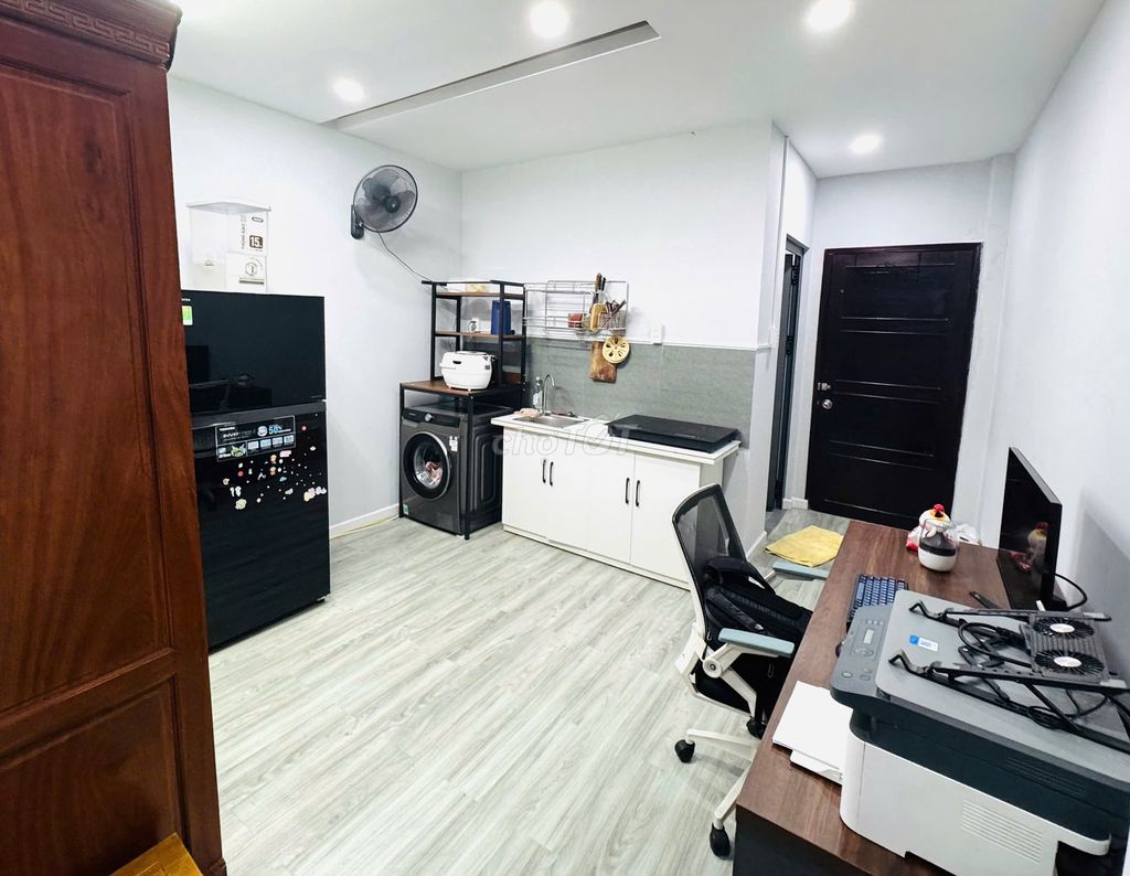 Cho thuê CHDV có ban công 36m2 đường Minh Phụng Q11