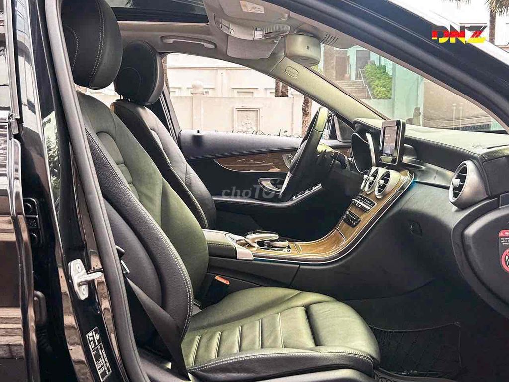 Mercedes C250 Exclusive – Black Edition. Mua bán Ô tô tại Quận 7 Tp Hồ Chí Minh được đăng bởi Cherry hình 7