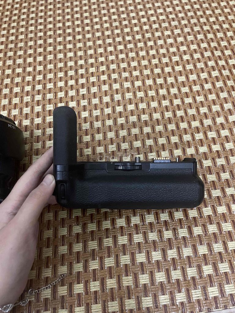 Grip pin máy ảnh Khá mới. Mua bán Máy ảnh, Máy quay tại Quận Hồng Bàng Hải Phòng được đăng bởi Cún  hình 1