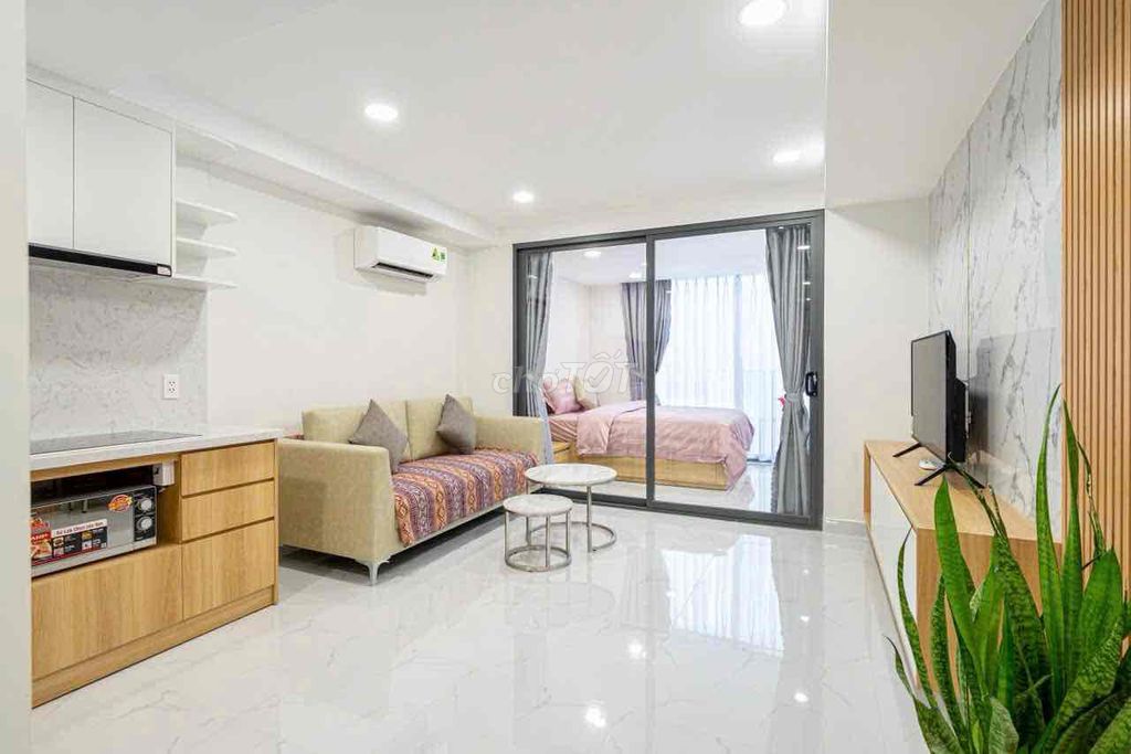 căn hộ STUDIO 40m2 tách bếp cửa sổ lớn - Trần Hưng Đạo Q1 - nuôi pet